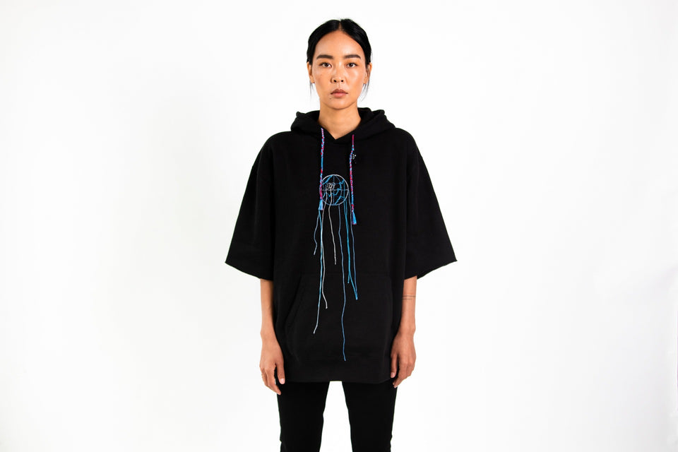 sweat à capuche femme noir de face - PARISTREIZELAB