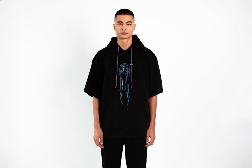 sweat à capuche homme noir de face - PARISTREIZELAB